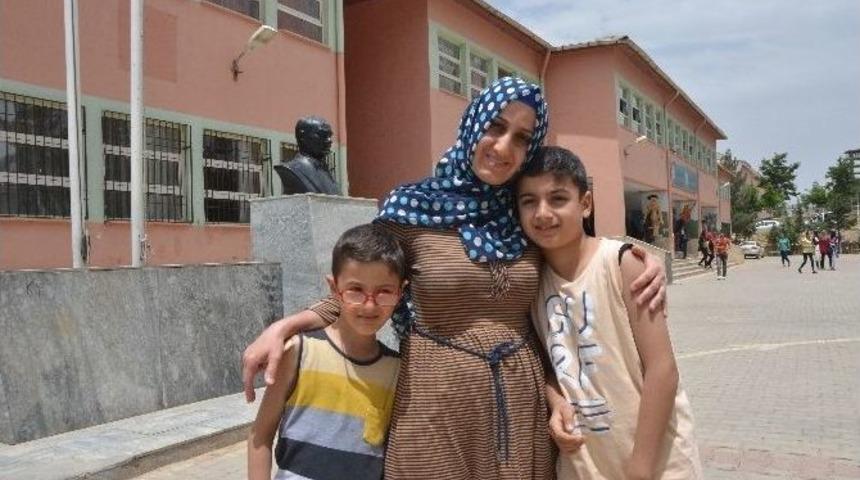 16 Yıldır Atanamayan 41 Yaşındaki Ev Hanımı Lys&rsquo;ye Girdi