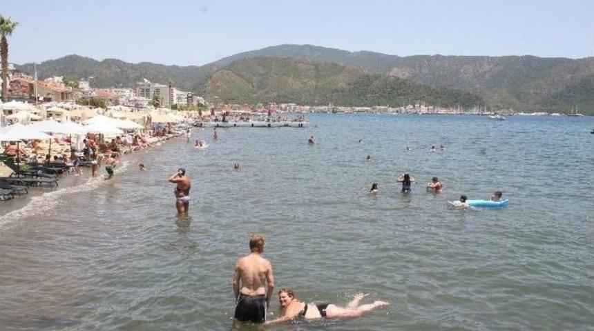 Marmaris&rsquo;te 42 Dece Sıcaklık Sahilleri Doldurdu
