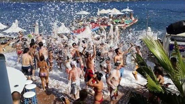 Marmaris’te 42 Dece Sıcaklık Sahilleri Doldurdu