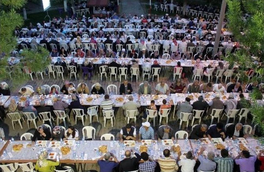 Eskigediz Belediyesi&rsquo;den Halk İftarı