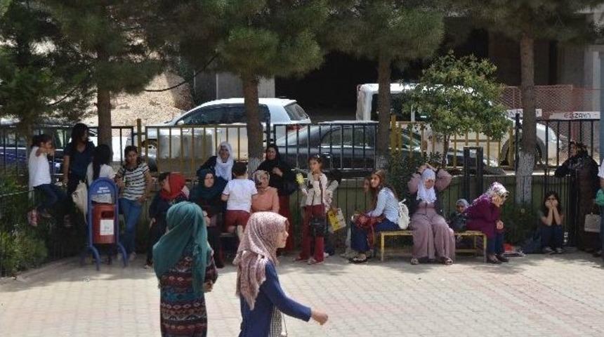 Nusaybinli Ter&ouml;r Mağduru &Ouml;ğrenciler Mardin&rsquo;de Sınava Girdi