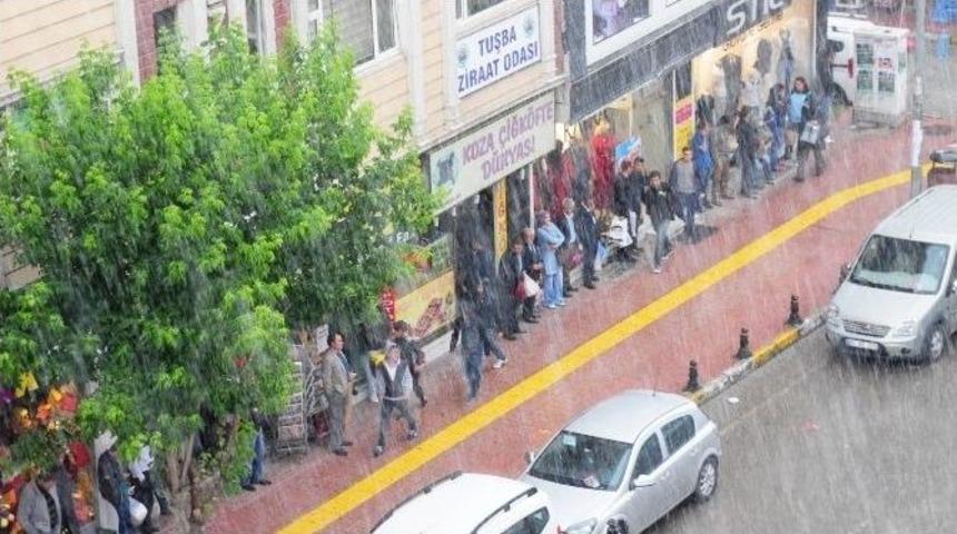 Van&rsquo;da Ani Yağmur Yağışı