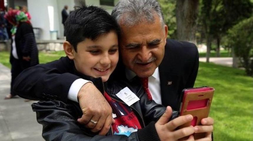 Temiz, G&uuml;venli Ve Yeşillikler İ&ccedil;indeki Parklar &Ccedil;ocukları Bekliyor