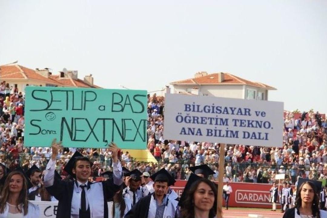 &Ccedil;om&uuml;&rsquo;den &rsquo;renkli&rsquo; Mezuniyet