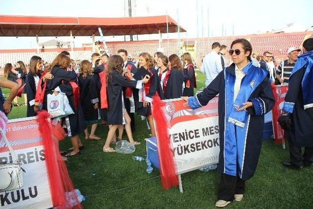 Mezuniyet Törenine Giderken Şoku Yaşadılar