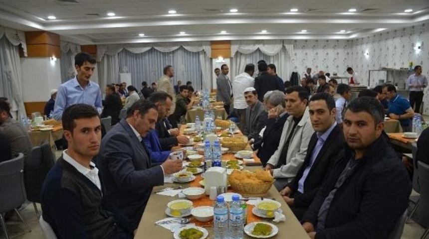 İlim Yayma Cemiyeti İftar Yemeği Verdi