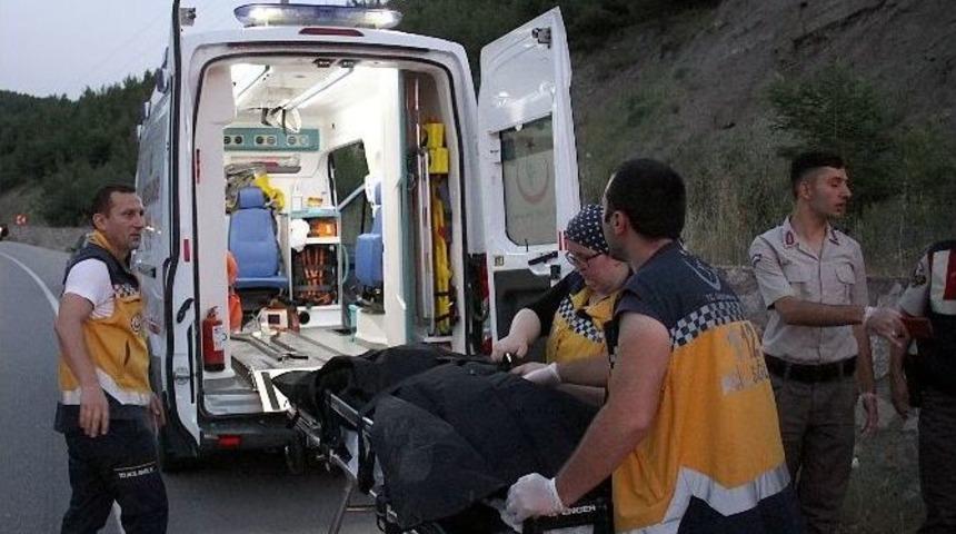 Karab&uuml;k&rsquo;te Trafik Kazası: 1 &Ouml;l&uuml;, 4 Yaralı