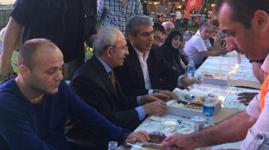 Chp Lideri Kemal Kılı&ccedil;daroğlu, Partisinin İl Başkanlığı &rsquo;iftarına Katıldı