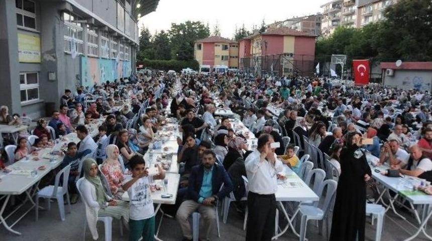 Kardeşliği Kalpten Hissettiren İftar