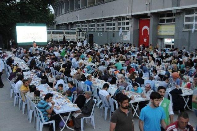 Kardeşliği Kalpten Hissettiren İftar