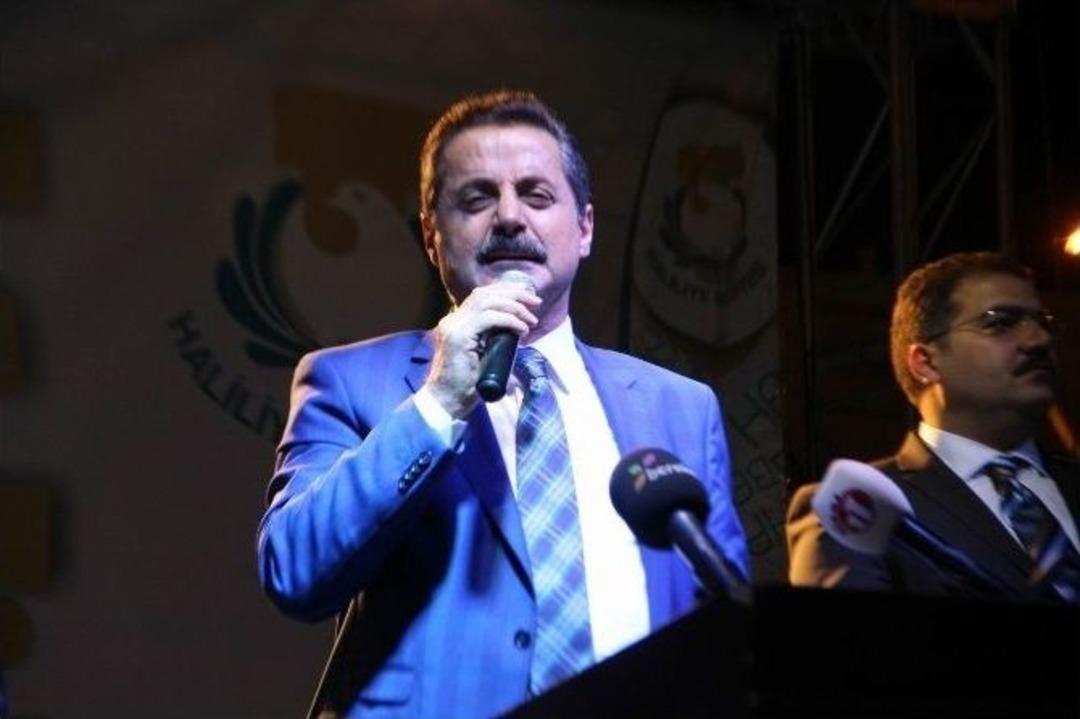 Bakan &Ccedil;elik Şanlıurfa&rsquo;da 5 Bin Kişiyle İftar Yaptı