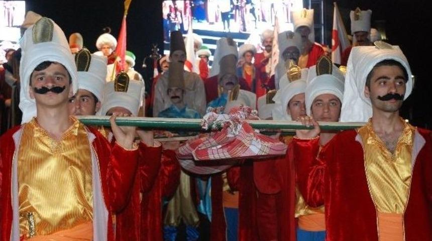 Sultanahmet Meydanı&rsquo;nda &ldquo;baklava Alayı&rdquo; Coşkusu