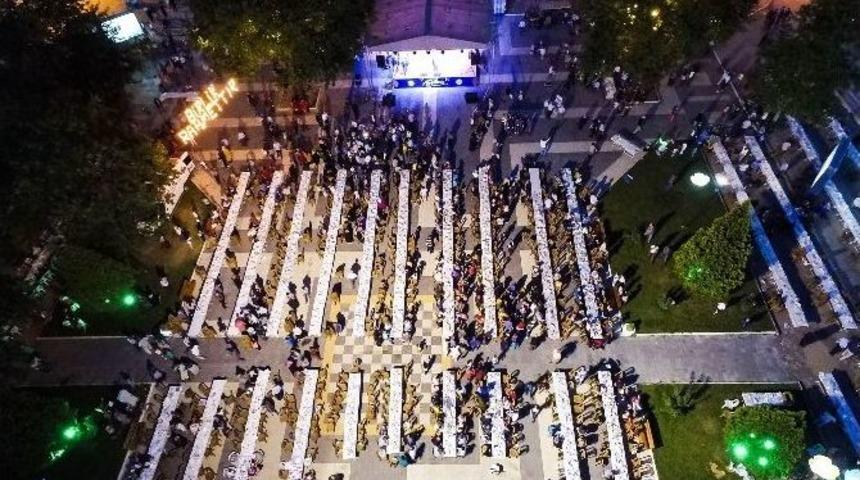 8 Bin Erbaalı Aynı Sofrada Oru&ccedil;larını A&ccedil;tı