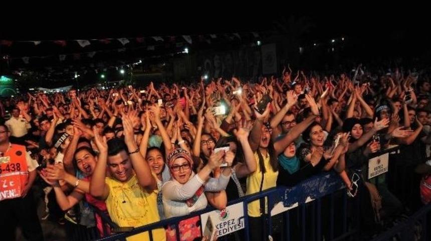 Kepez&rsquo;de Mustafa Ceceli İle Karne Sevinci