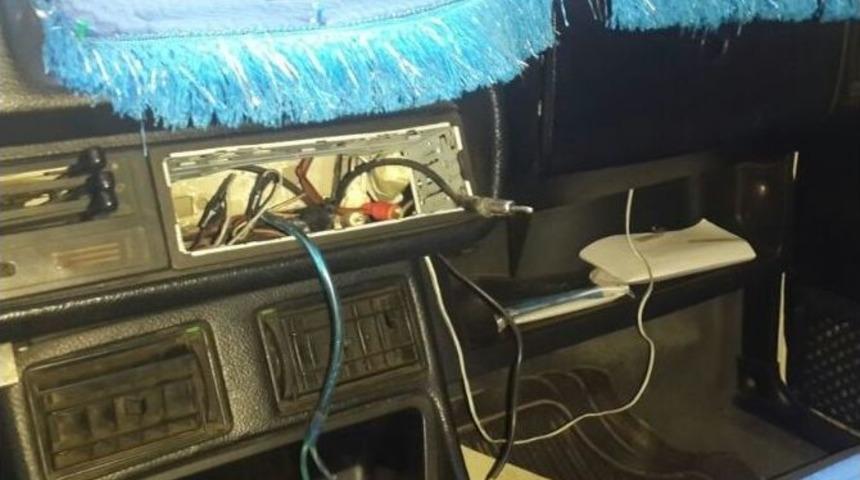 Otomobilden Teyp Ve Navigasyon &Ccedil;alındı