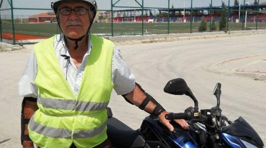 67 Yaşında Motosiklet Ehliyeti Aldı