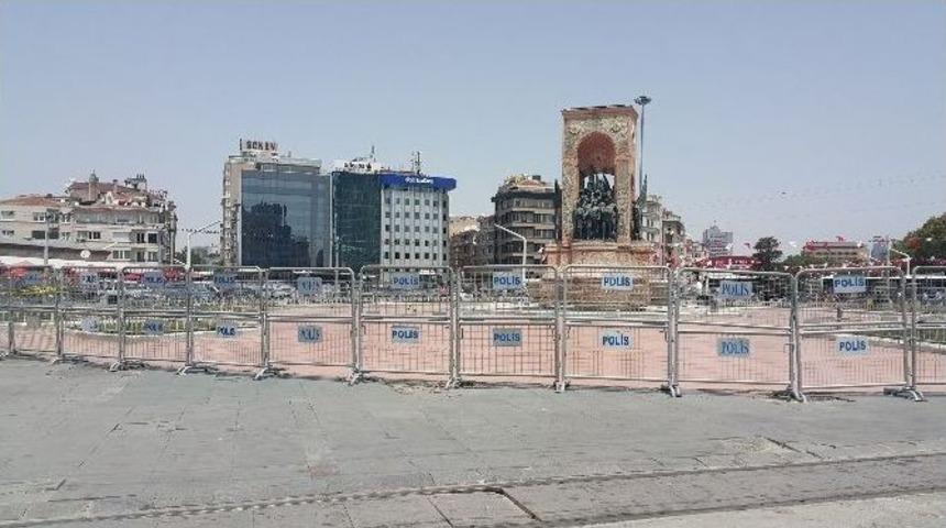 Taksim Meydanı Bariyerlerle Kapatıldı