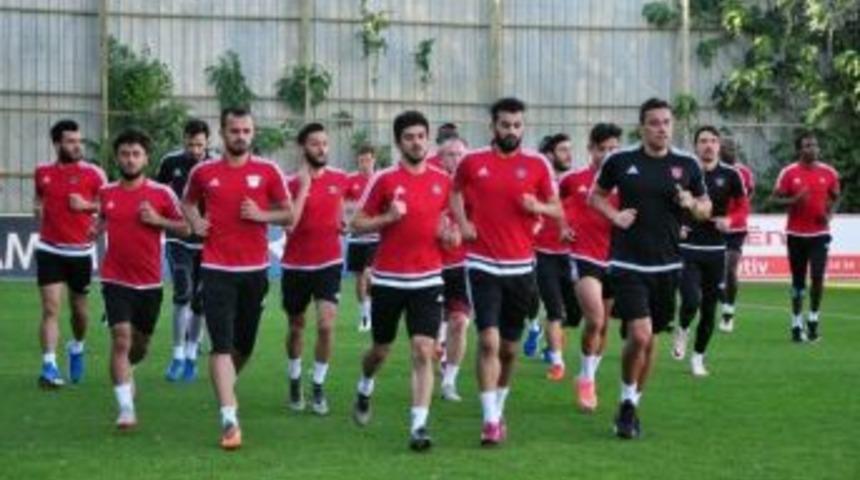 Gaziantepspor’da Teknik Direktör Belirsizliği Sürüyor