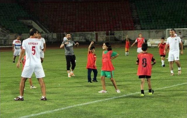 Babalar Günü’nde Nefes Kesen Futbol Karşılaşması