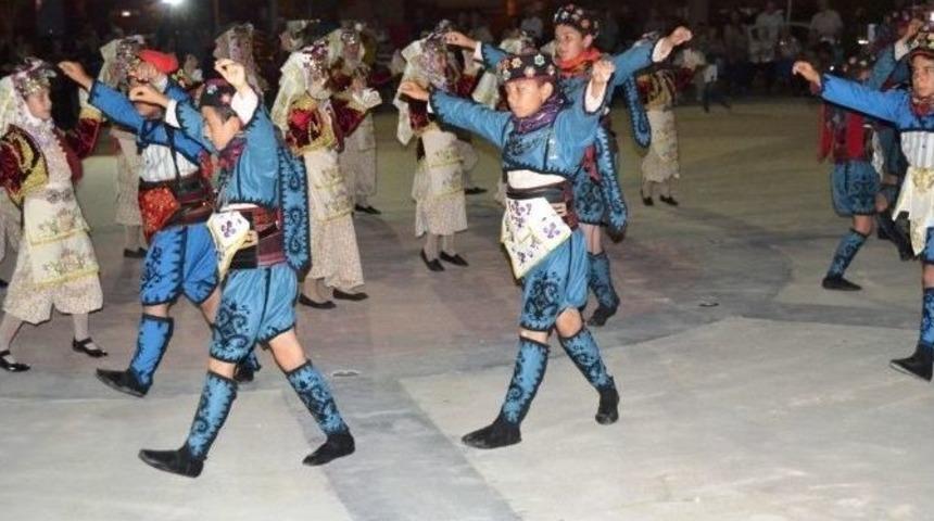 Ayvalık&rsquo;ta Uluslararası Halk Dansları Coşkusu