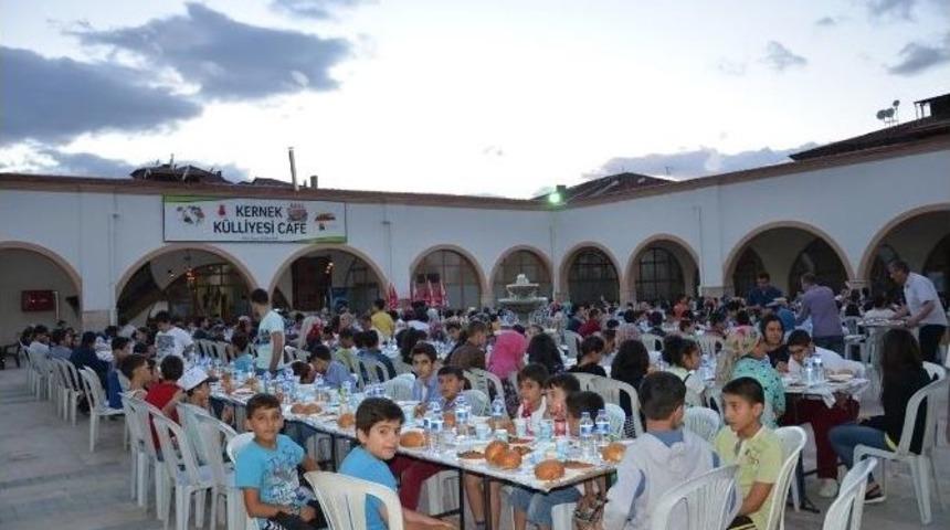 B&uuml;y&uuml;kşehir, &Ccedil;ocukları İftarda Buluşturdu