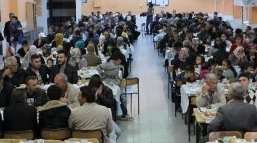 İspir&rsquo;de Birlik Ve Beraberlik Sofrası