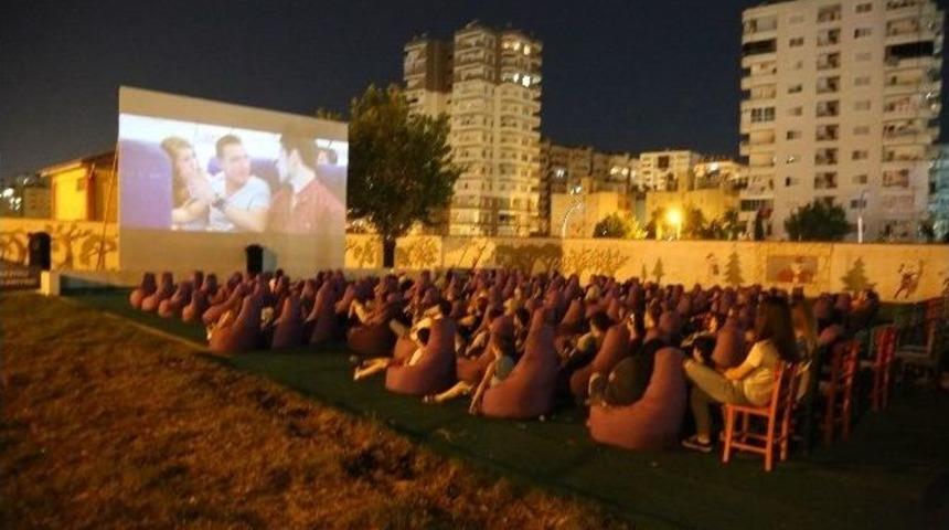Mezitli&rsquo;de Yazlık Sinema Keyfi