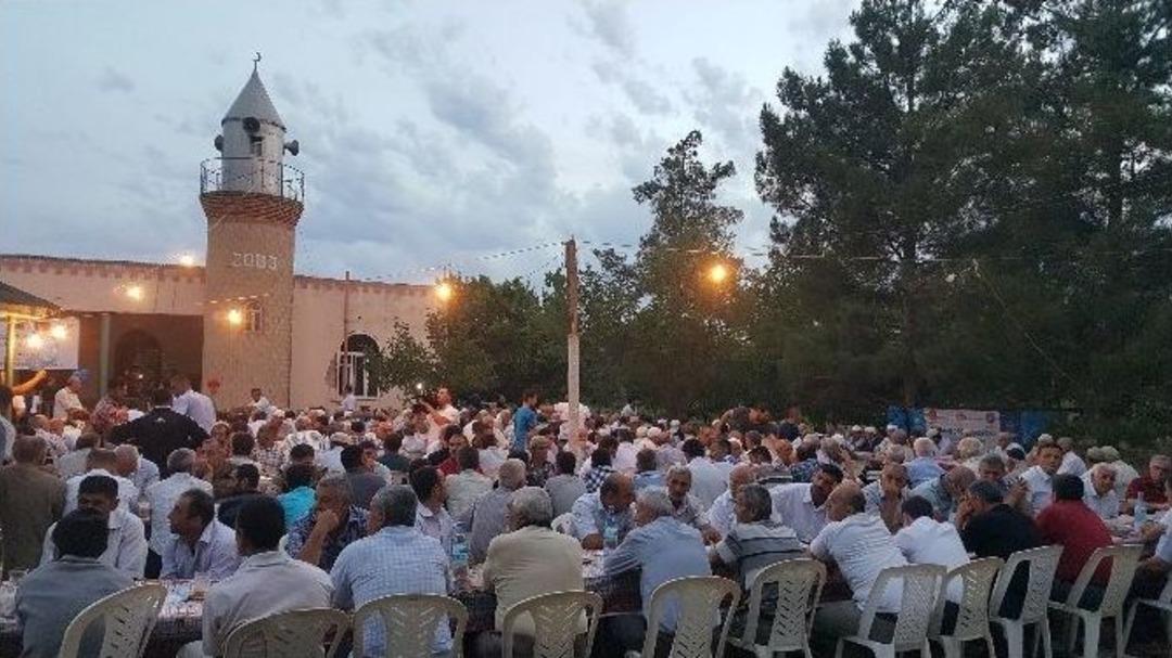 Diyanet Vakfı, İyilik Sofrasını Azerbaycan&rsquo;da Kurdu