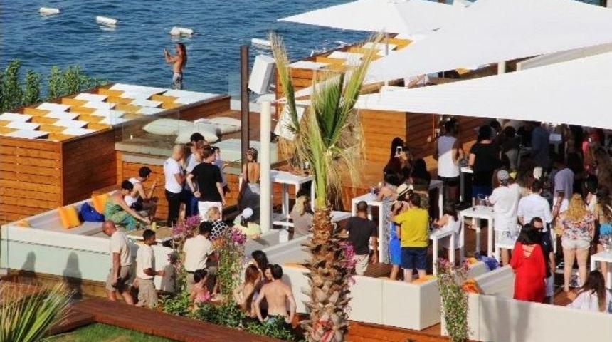 Hadise, Kendi İşletmesinin A&ccedil;ılışına Katılamadı