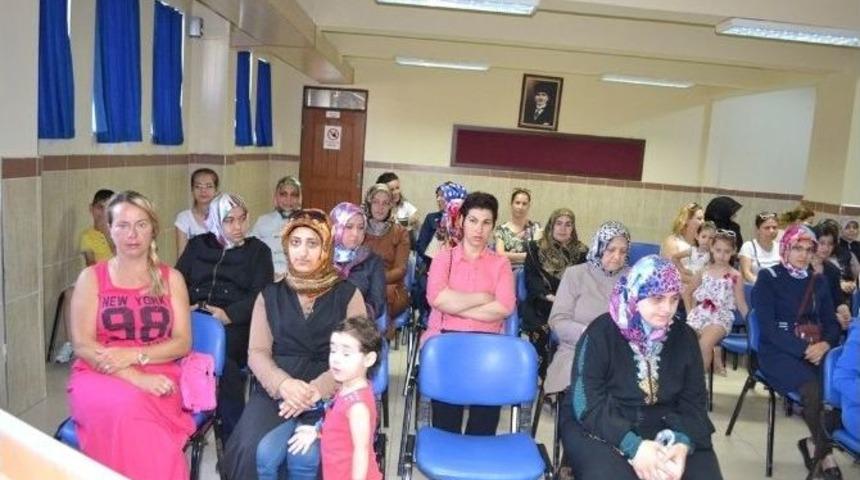 Şehit Hamdibey İlkokulu&rsquo;nda Karneler Annelere Verildi