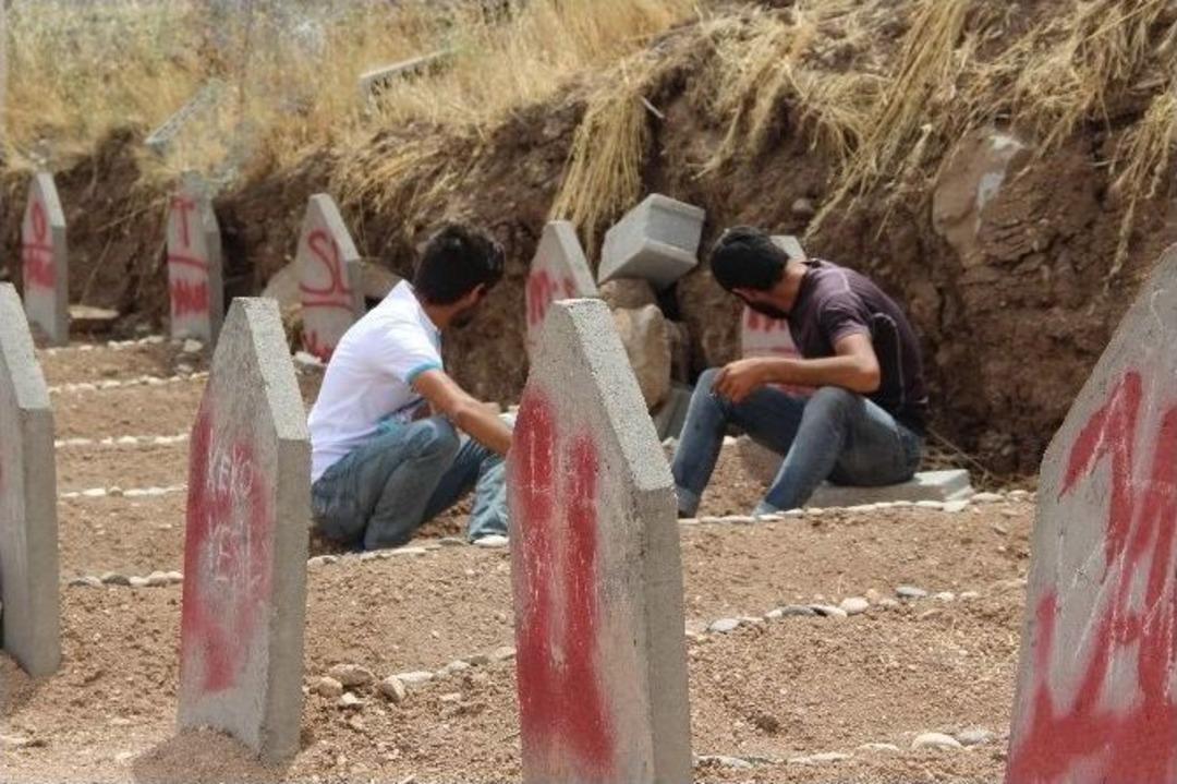 Katliam K&ouml;y&uuml;nde En Acı Babalar G&uuml;n&uuml; Yaşandı