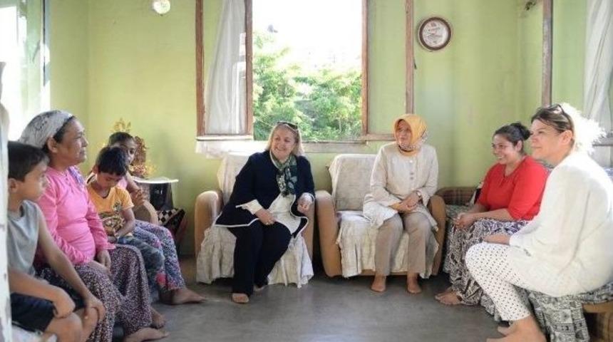 Zeliha Elvan Ve Kevser &Ccedil;akacak Şehit Ailesiyle İftarda Buluştu