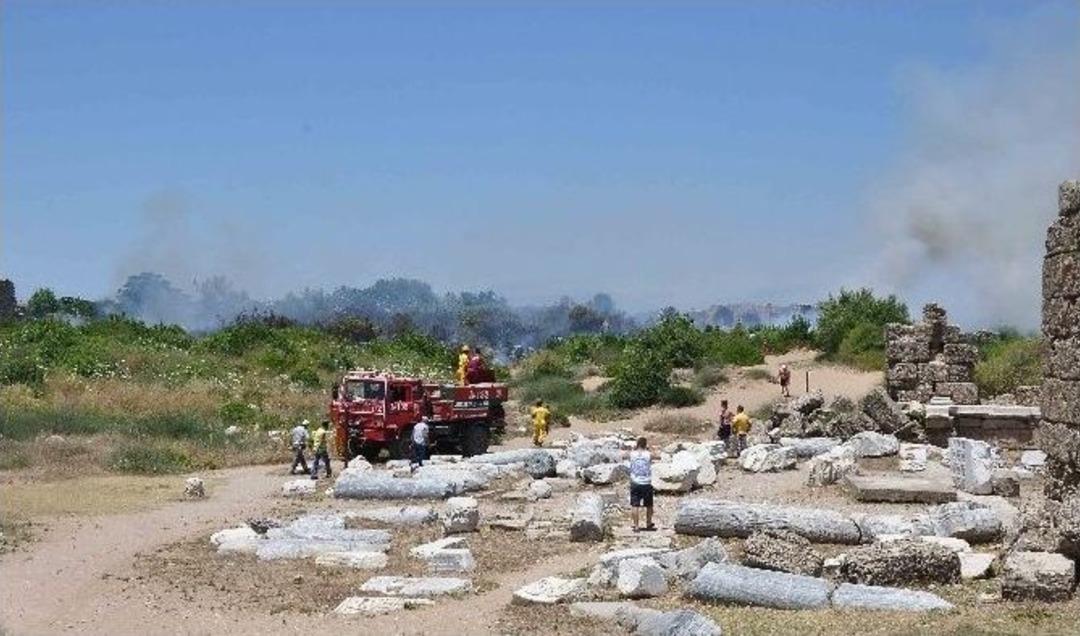 Antik Side&rsquo;de Makilik Alanda Yangın