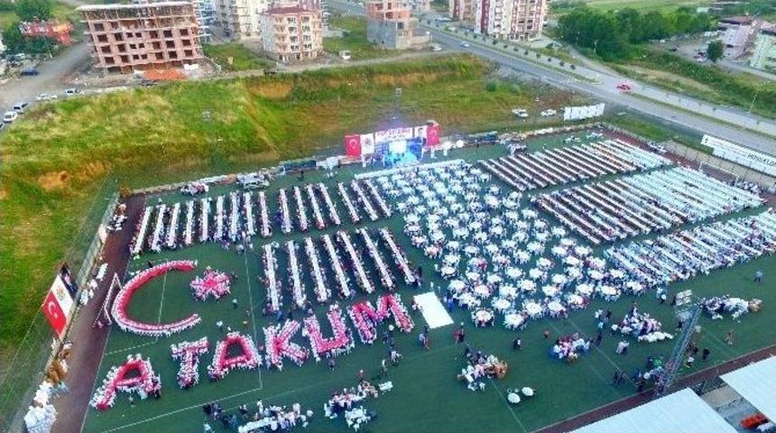 8 Bin Kişiyi Buluşturan Ay-yıldızlı İftar