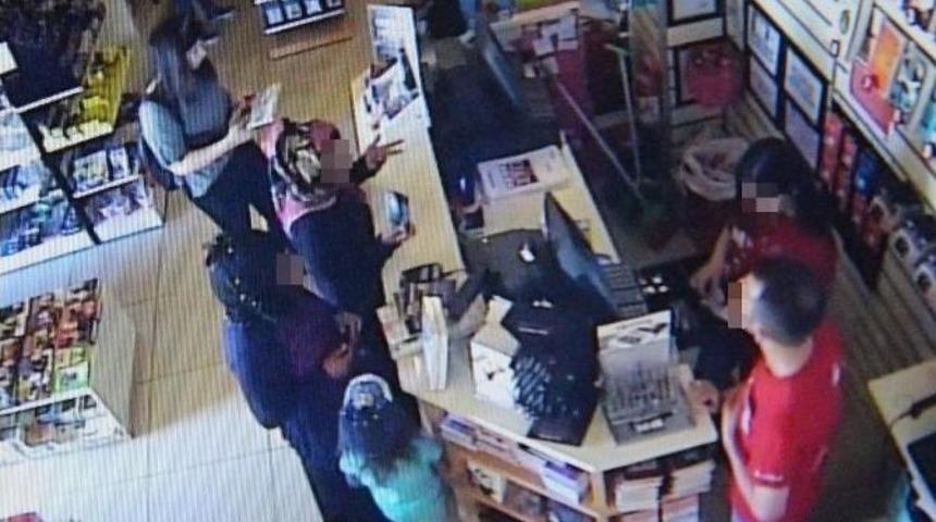 Kitap&ccedil;ıdan Tırnak&ccedil;ılık Y&ouml;ntemiyle Dolandırıcılık