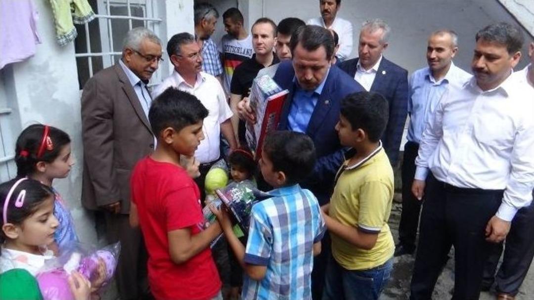 Memur-sen Genel Başkanı Yal&ccedil;ın, Suriyeli Yetimlere Gıda Paketi İle Oyuncak Dağıttı