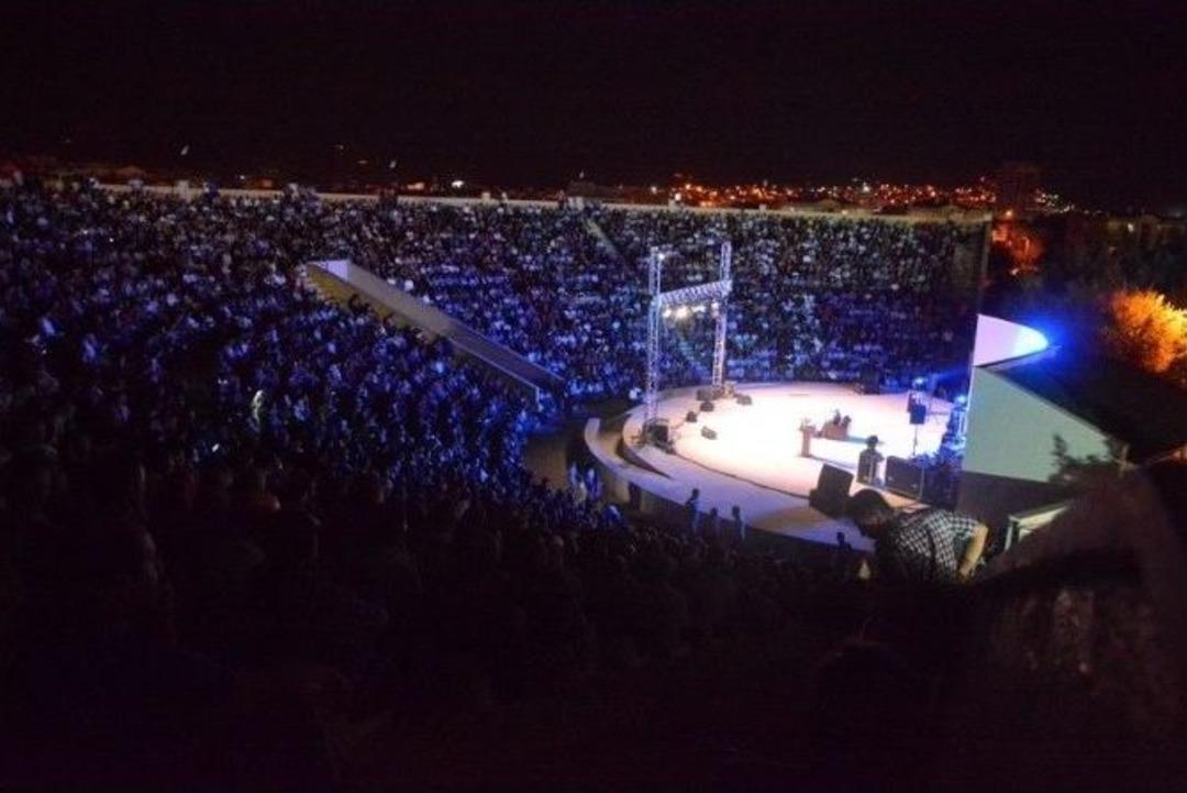 Kur&rsquo;an-ı Kerim Gecesinde Akhisar Amfi Tiyatro Doldu Taştı