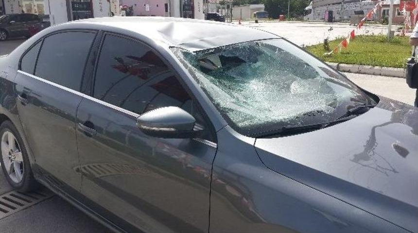 Antalya&rsquo;dan Kocaeli&rsquo;ye Sebze Getiren Kamyon S&uuml;r&uuml;c&uuml;s&uuml;ne Otomobil &Ccedil;arptı