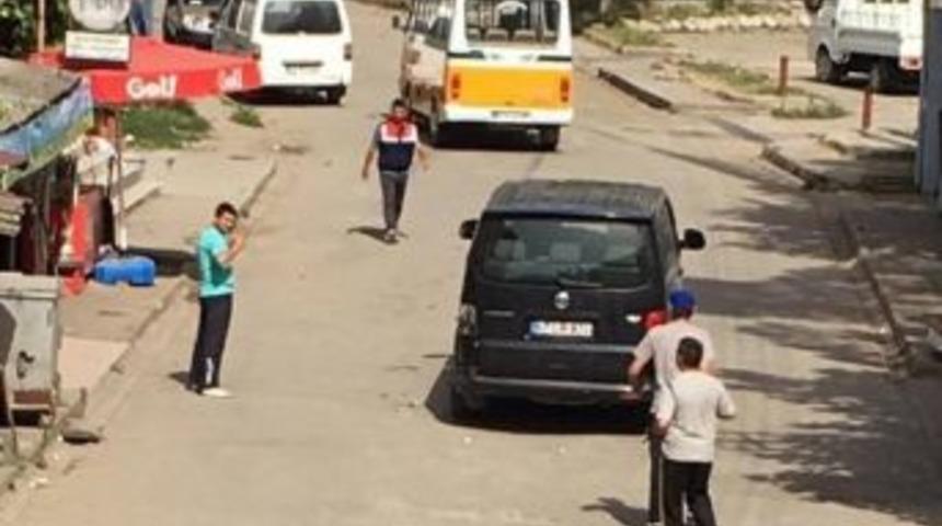 Saldırgana &Ccedil;arpıp, Babasının Hayatını Kurtardı