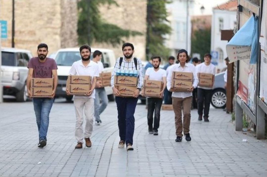 Ayasofya&rsquo;da &rsquo;&uuml;mmet İftarı&rsquo;