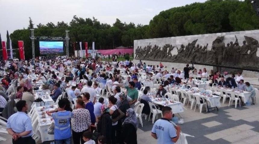 Şehitler Huzurunda İftar