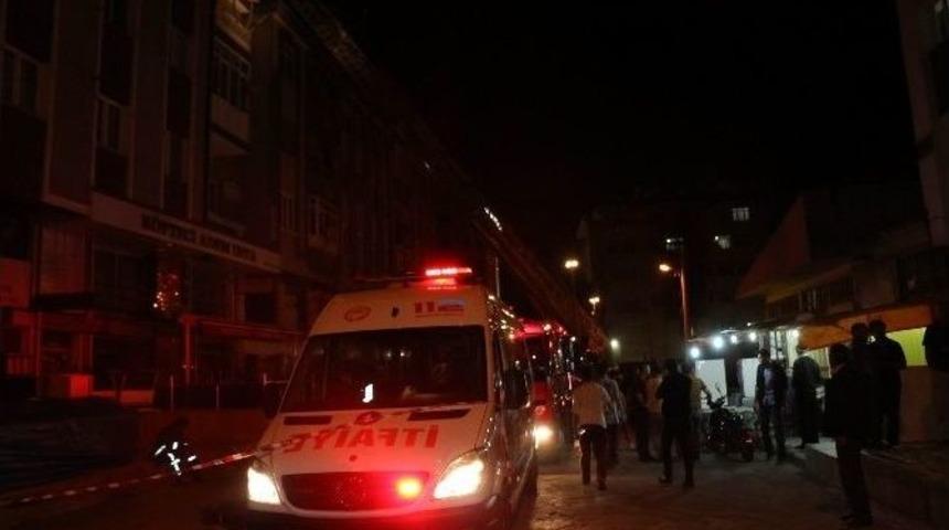 &Ouml;ğrencilerin Yaktığı Ders Notları Yangın &Ccedil;ıkardı