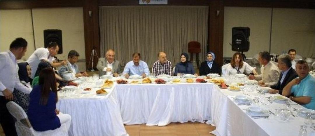 M&uuml;ezzinoğlu: &ldquo;chp&rsquo;nin Kıvrak Genel Başkanını T&uuml;rkiye G&uuml;ndeminden &Ccedil;ıkarmak Gerek&rdquo;