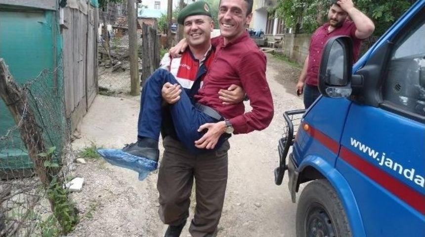 Uzman &Ccedil;avuş Engelli Vatandaşı B&ouml;yle Taşıdı