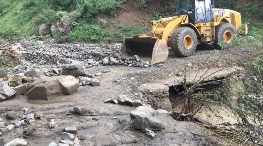 Esendere&rsquo;de Sel Nedeniyle Kapanan Yollar A&ccedil;ıldı