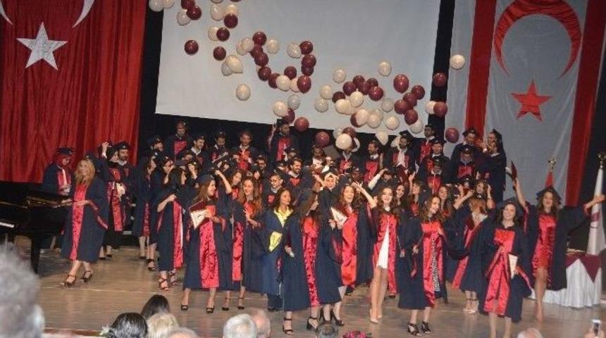 Yd&uuml; Sağlık Bilimleri Fak&uuml;ltesi Mezunları Diplomalarını Aldı