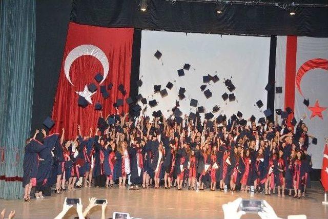 Ydü Sağlık Bilimleri Fakültesi Mezunları Diplomalarını Aldı