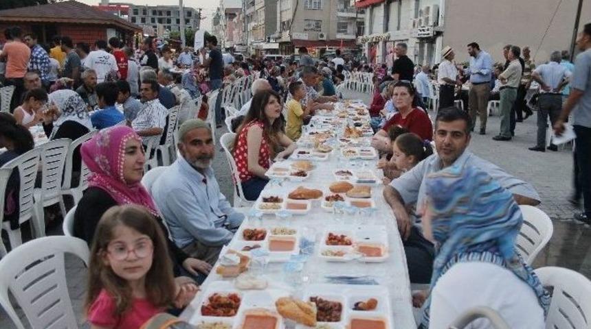 B&uuml;y&uuml;kşehir Belediyesi D&ouml;rtyol&rsquo;da Halka İftar Verdi