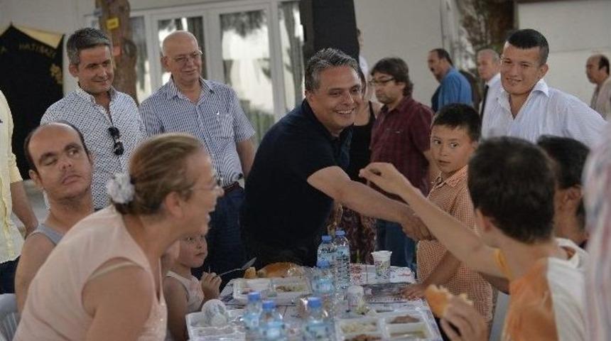 Engelsiz Kafe&rsquo;de İftar Buluşması