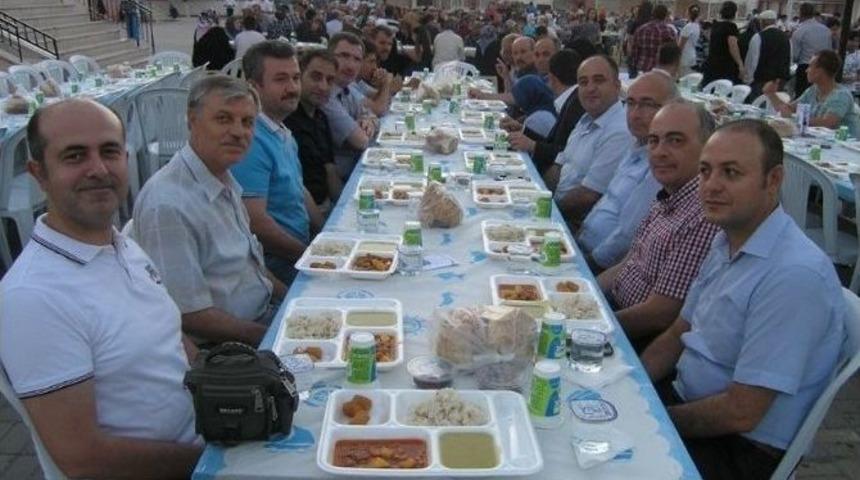 Altı Eyl&uuml;l Orta Okulu İftar Yemeğinde Buluştu